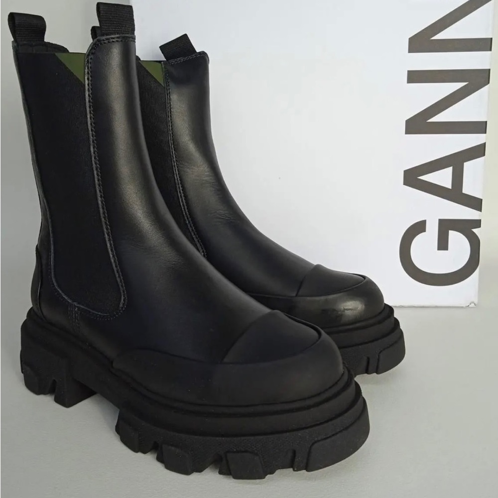 Mid Chelsea Boots